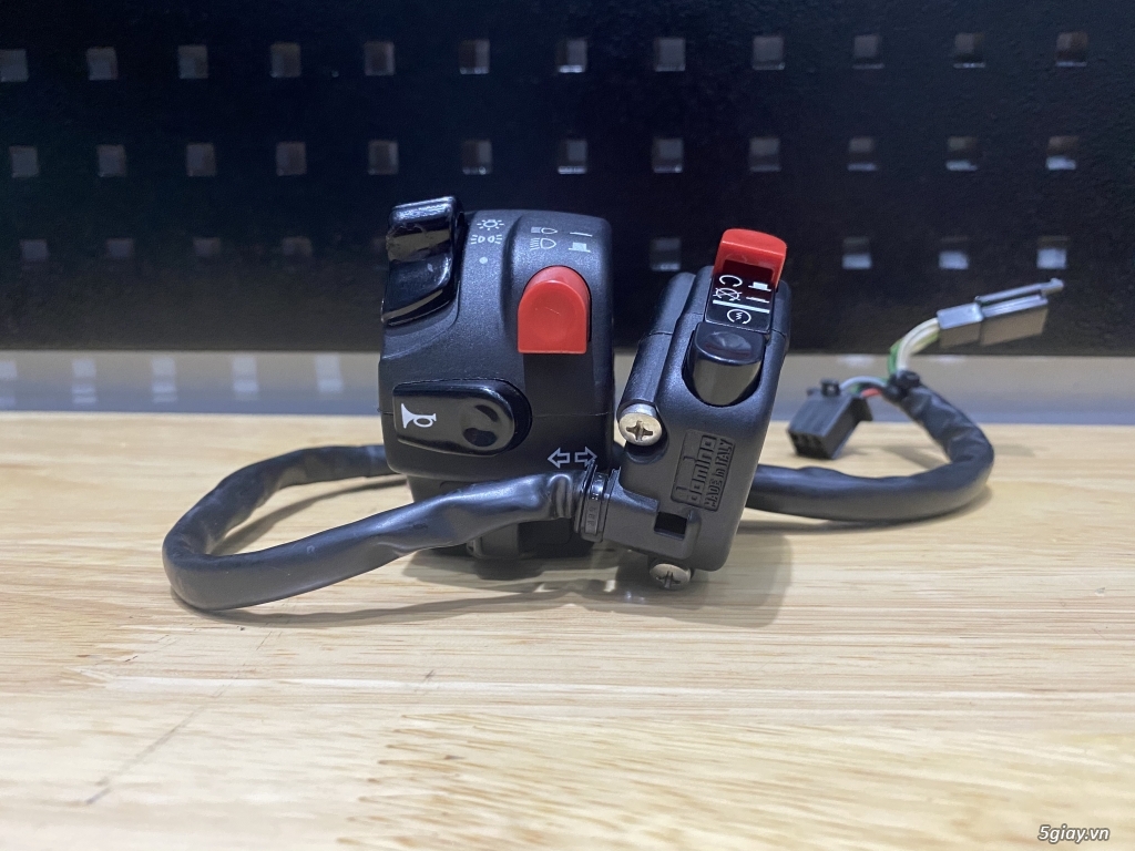 Cùm công tắt domimo - 3