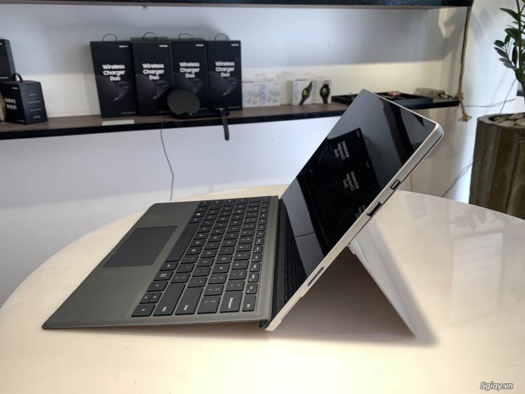 Dạ em có máy SURFACE PRO 6 DÙNG LƯỚT 99% I5/8GB/SSD256 - 1