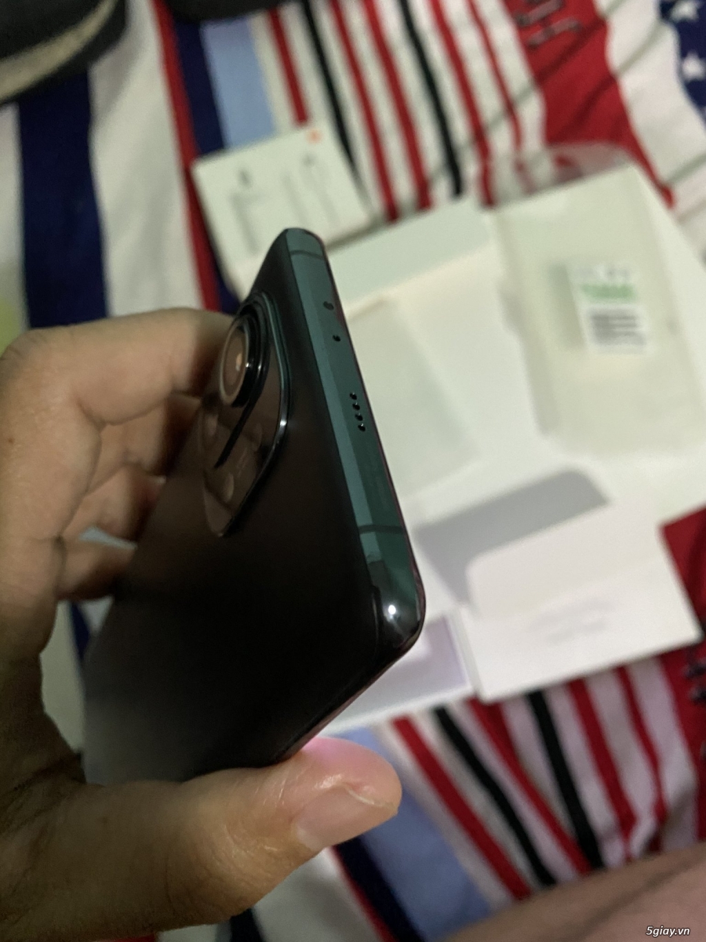 Xiaomi Mi 11 hàng xt bản 12 gb ram 256gb còn bh Mistore.vn đến 3/2022 - 2