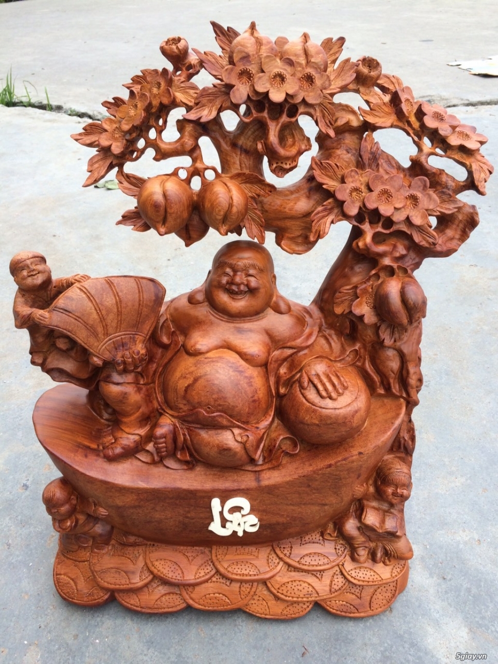 Dilac ngồi gốc đào