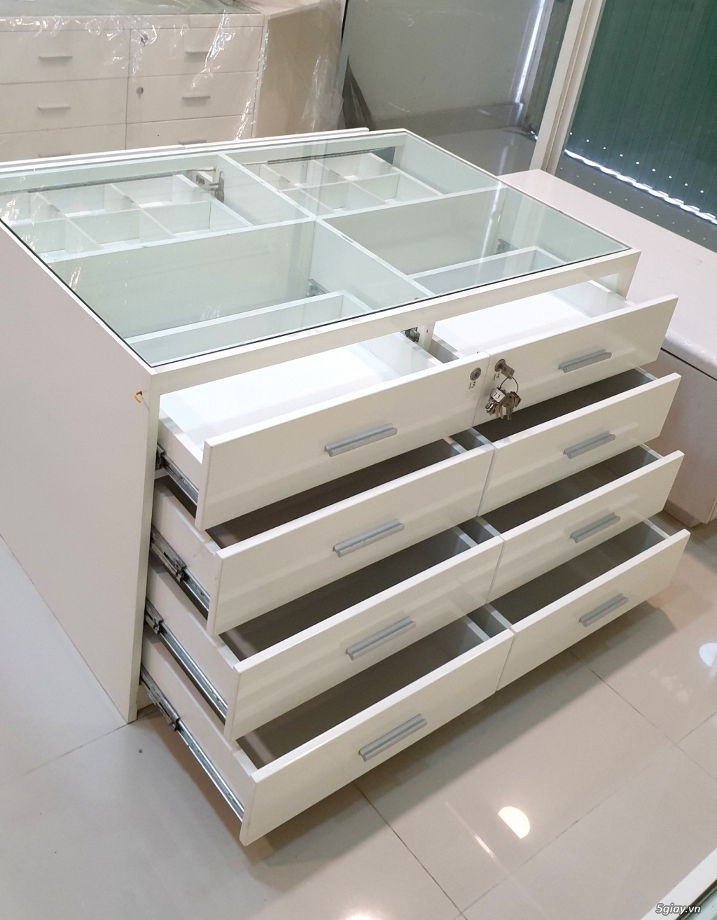 THANH LÝ TỦ KÍNH GỖ MDF LOẠI 1 - 2