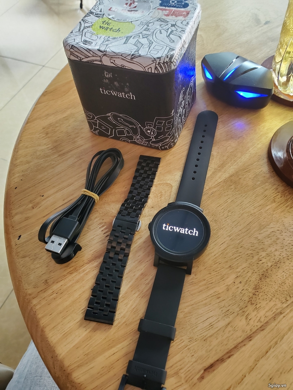 ***Smartwatch chính hãng Ticwatch E. New 98%. Fullbox gia 999k