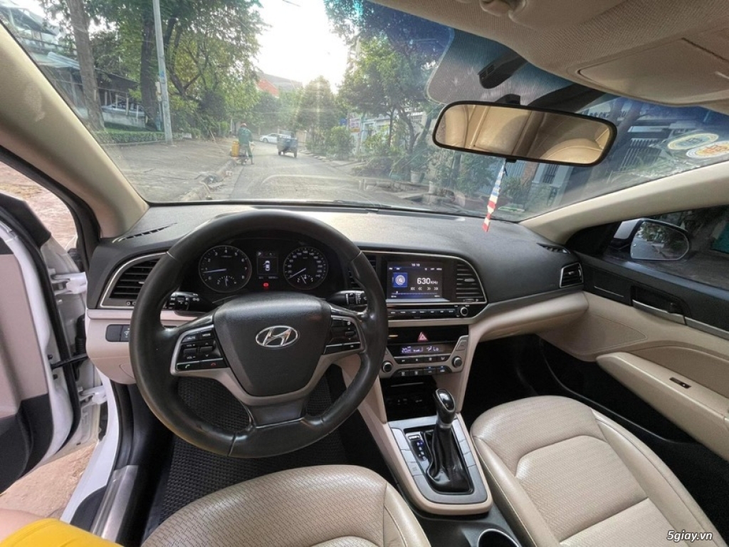 Huyndai ELANTRA 2018 - 1