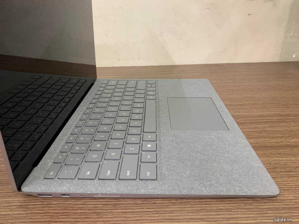 Cần bán. Surface Laptop. Hàng đẹp. Giá bao đẹp