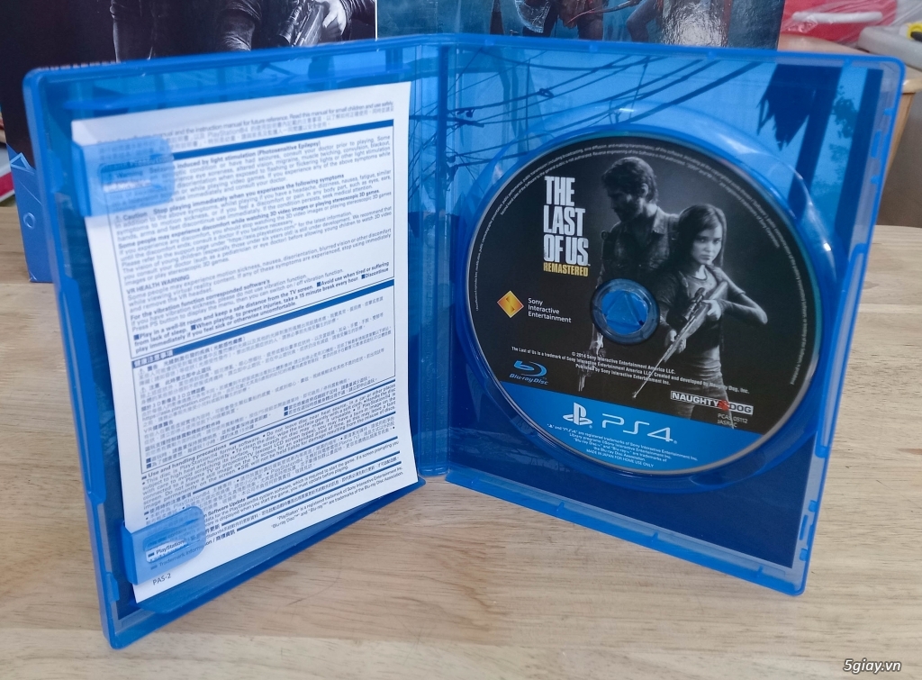 Tay PS4 Pro - 5 đĩa game PS4 MỚI CỨNG - 2