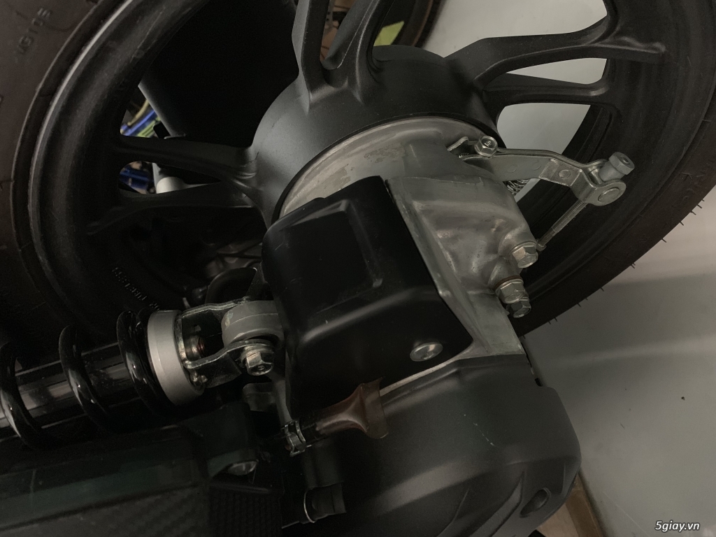 Cần bán xe vario 150 màu bạc đen - 2