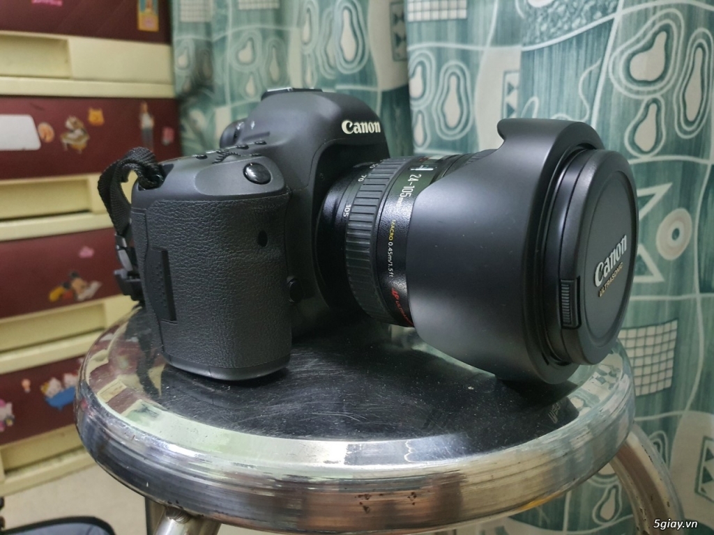 cần bán : bộ máy ảnh 5D Mark lll 8,2k shot, lens 24-105L