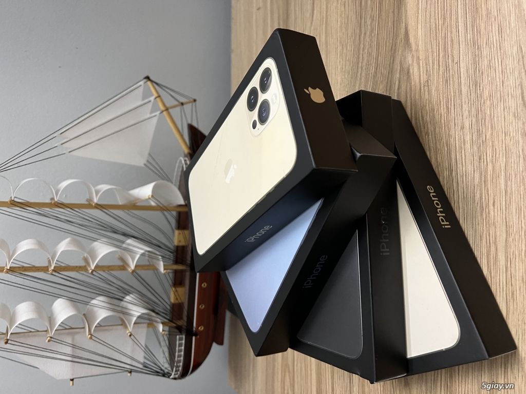 IPhone 11 /iPhone 13 pro max lock / 13pro lock sealed in box LL - 1