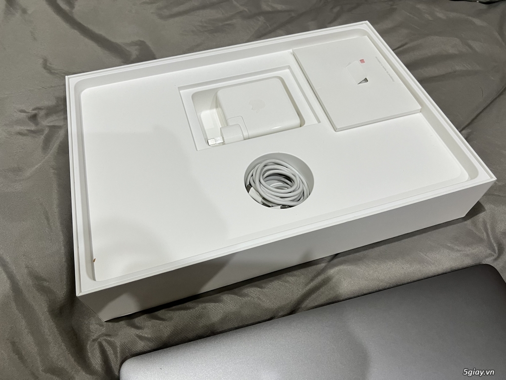 Như mới Macbook pro 15inch  2017 max option, i7, 3.1ghz, 16gb ram, 1Tb - 2