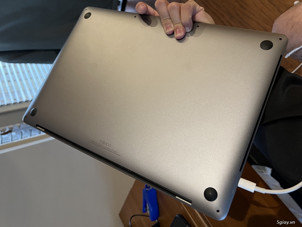 Macbook Pro 16 inch Late 2019 giá cực tốt xách tay trực tiếp từ Mỹ - 4