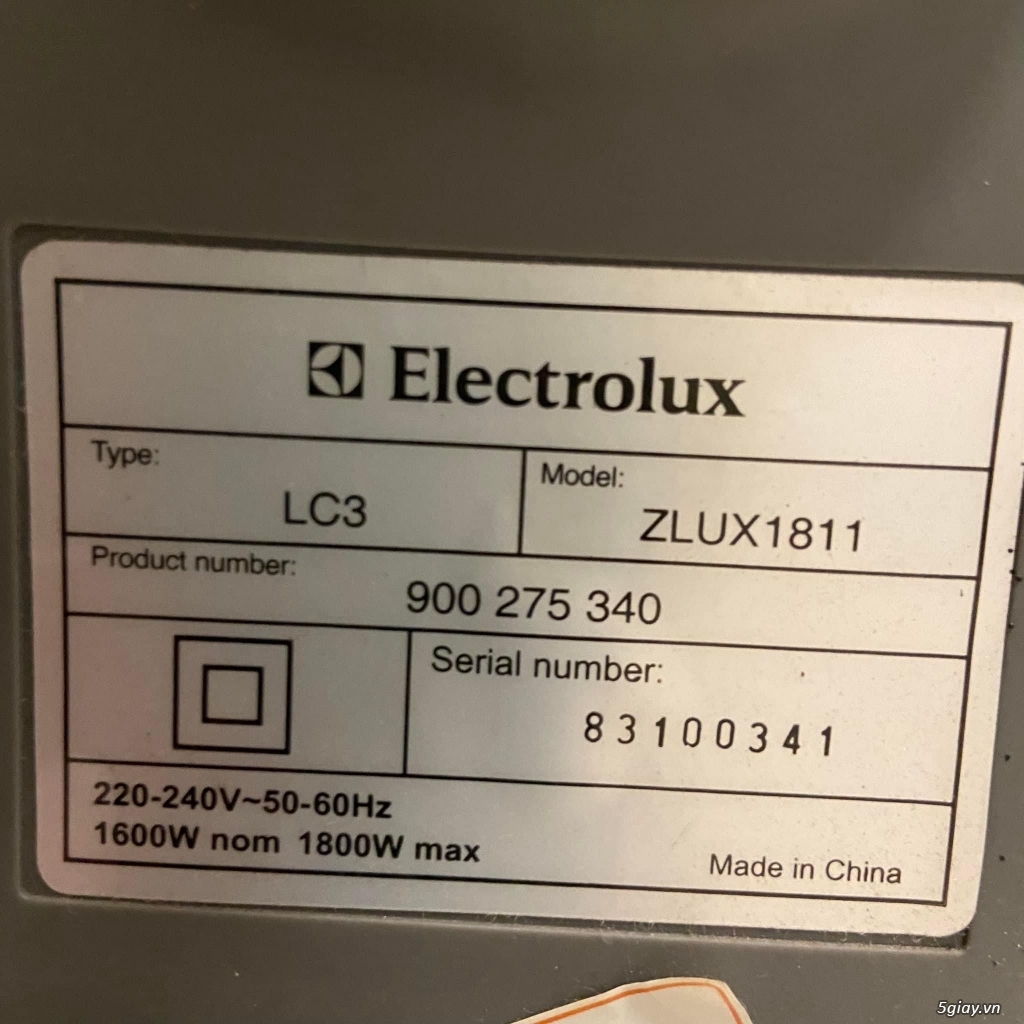 Cần thanh lý máy hút bụi Electrolux ZLUX1811 1800w