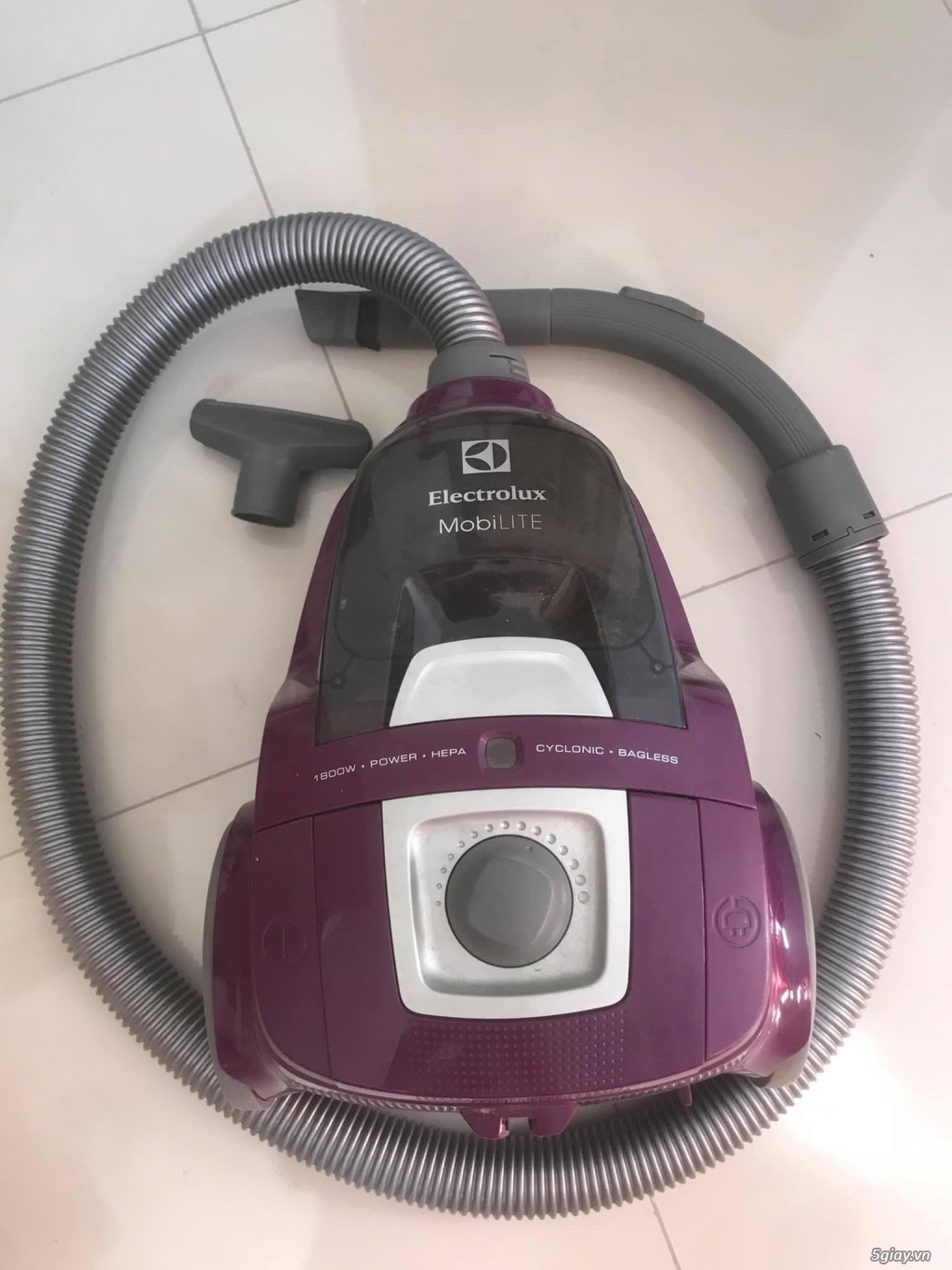Cần thanh lý máy hút bụi Electrolux ZLUX1811 1800w - 2