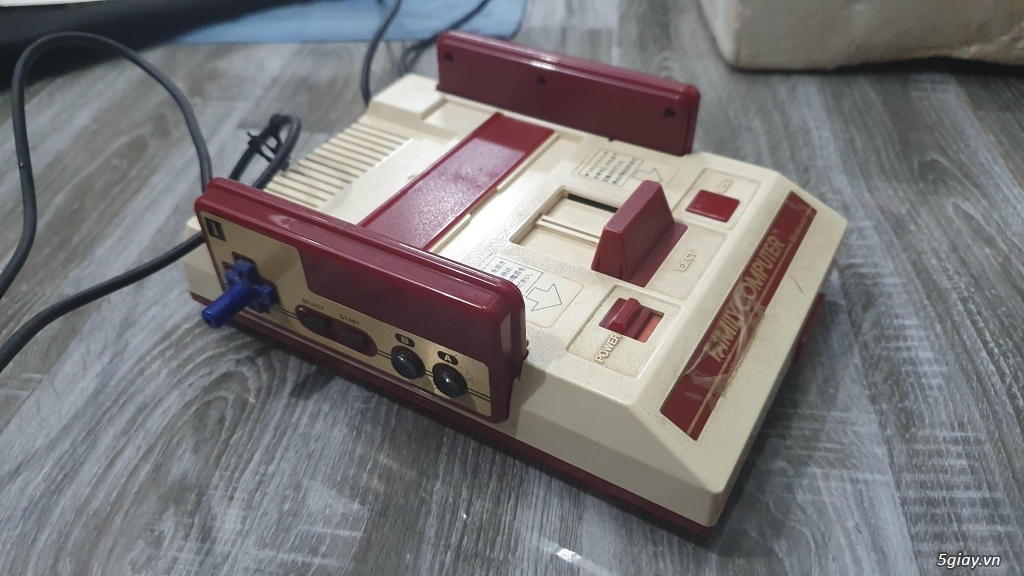 Máy Famicom cổ zin còn box và hóa đơn mua hàng 1983