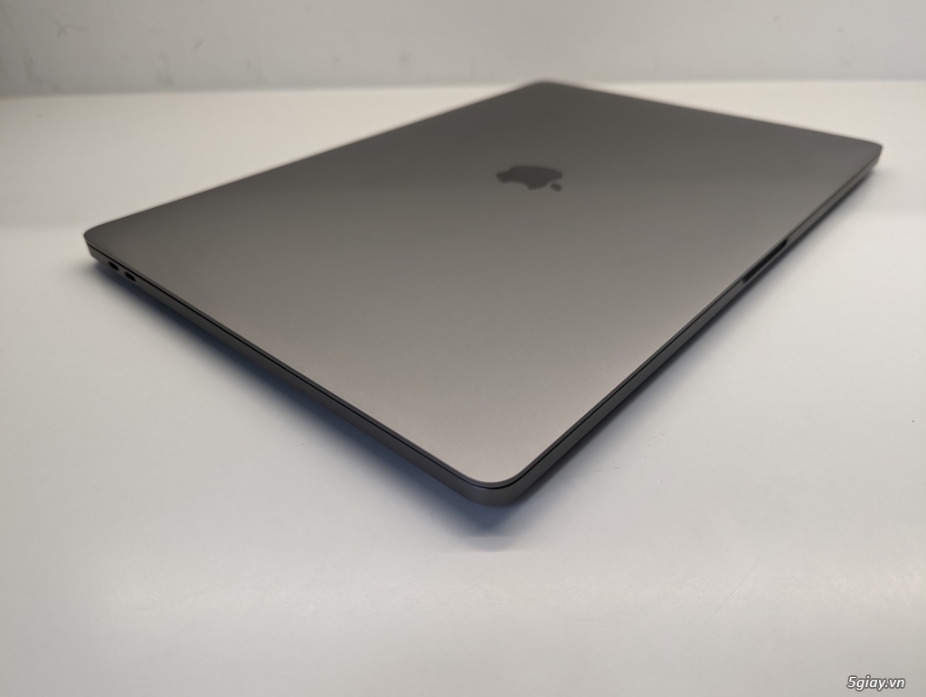 Macbook pro 2019 16 i7/32/512 - 1