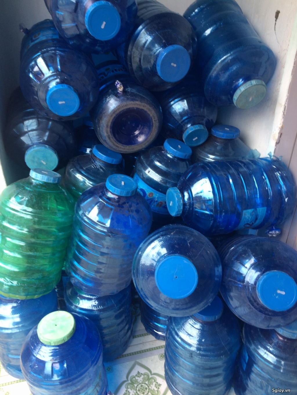 Cần Bán : 200 Vỏ Bình Nước đóng chai 20 Lít TPHCM - 1