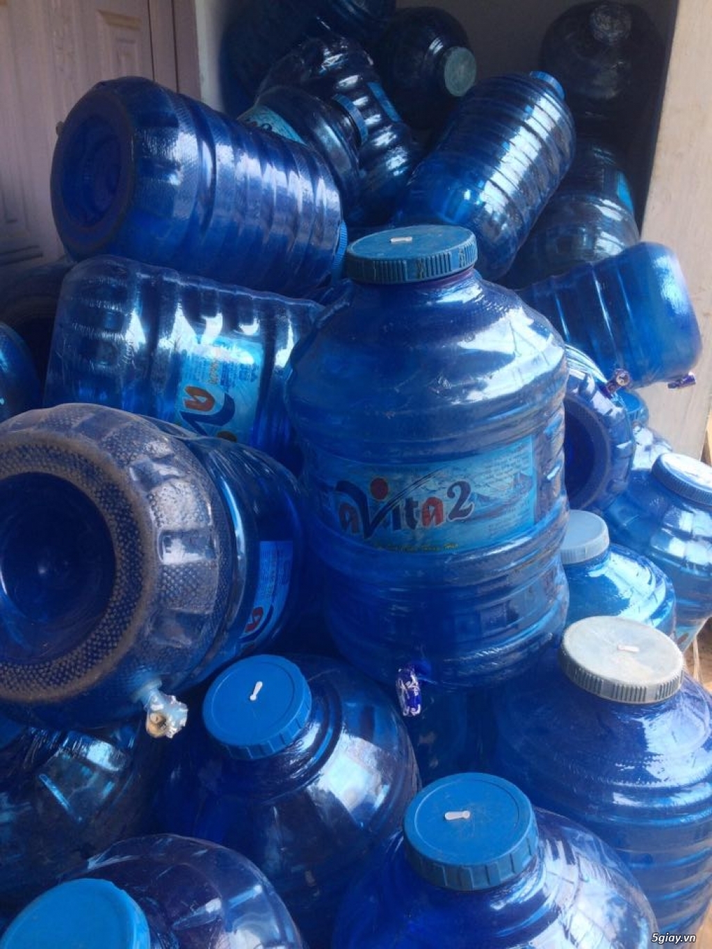 Cần Bán : 200 Vỏ Bình Nước đóng chai 20 Lít TPHCM