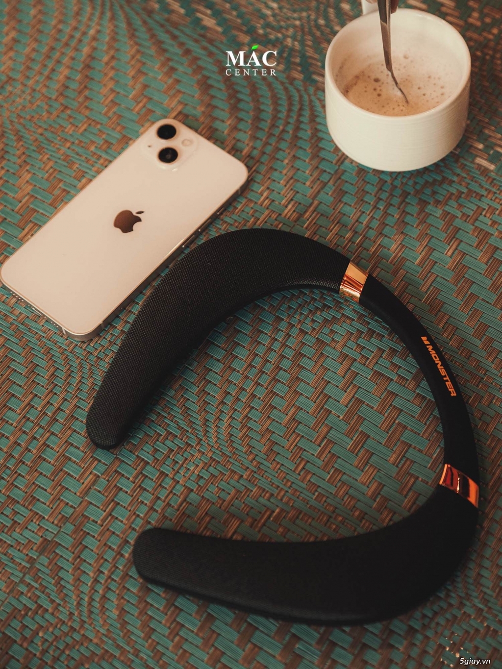 Loa đeo cổ Monster Boomerang