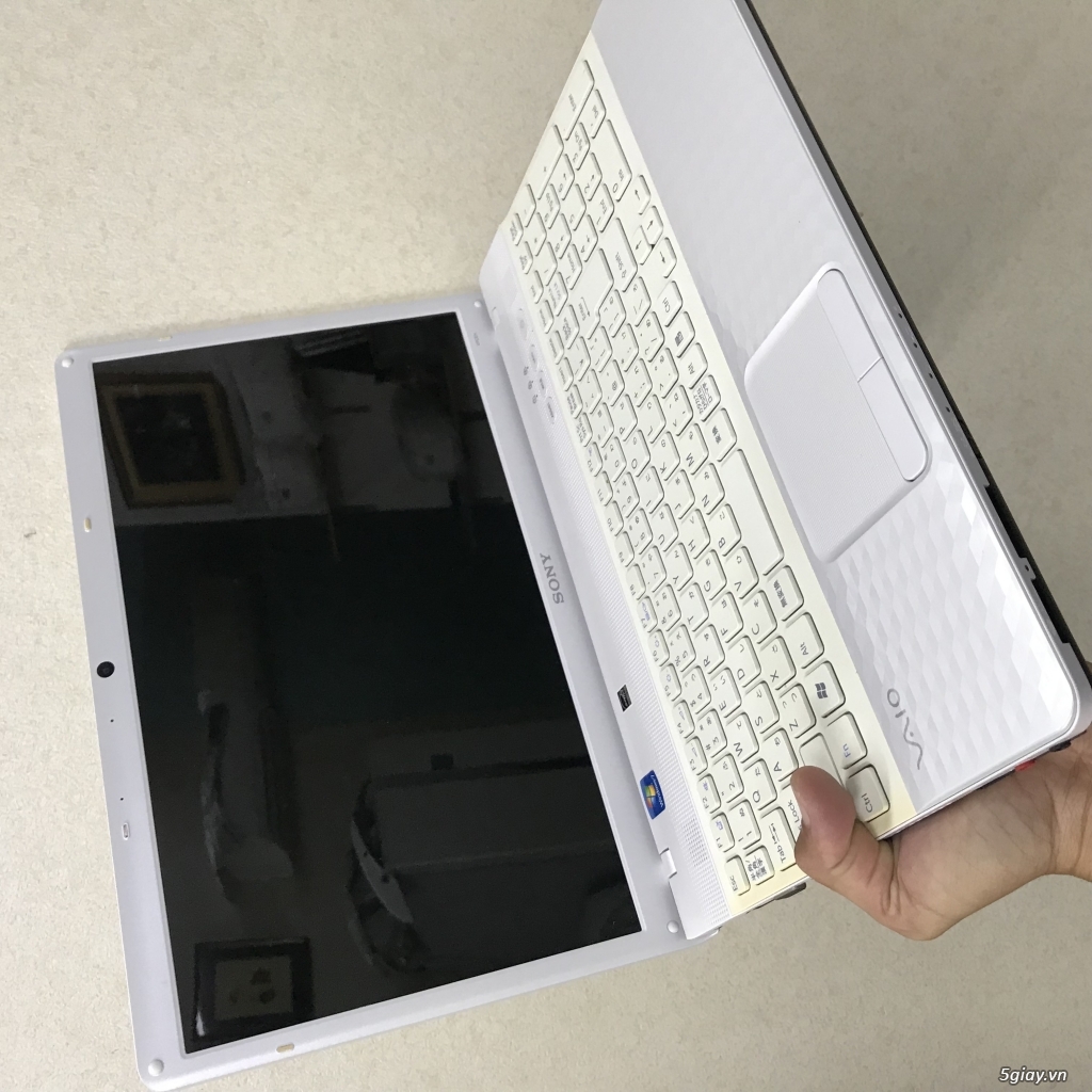 Laptop Sony i5 hệ 2 ram4g ssd128g máy zin đẹp máy nhật.