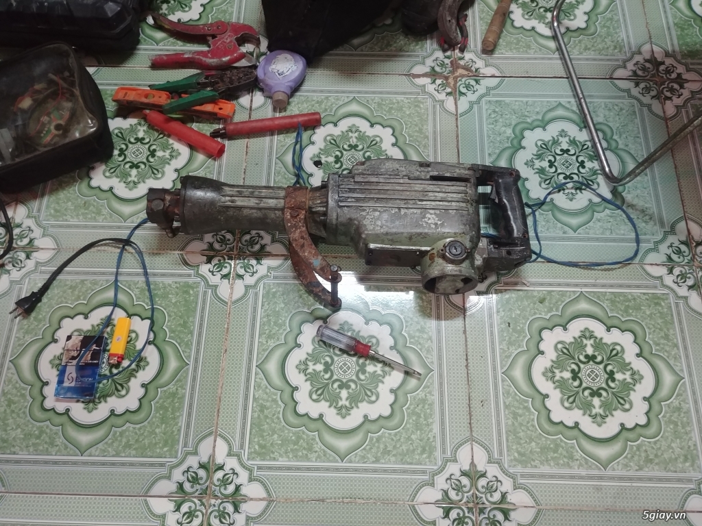 máy đục bê tông hitachi