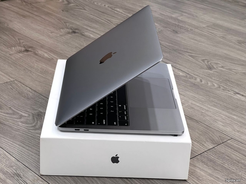 Macbook Pro 13'' Touch Bar_ID Gray 2018 MaxOption 99% - 13
