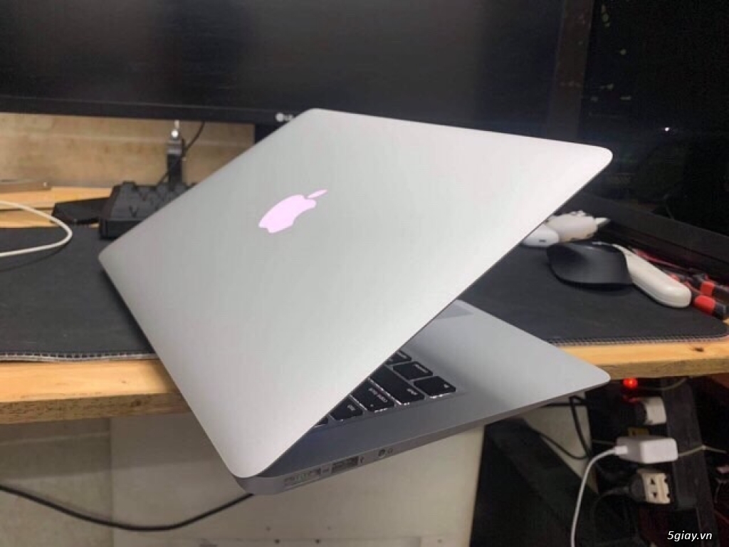 Cần bán Macbook Air 2017