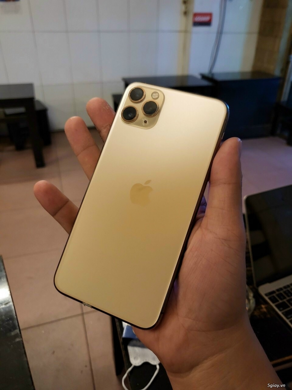 Duy nhất 1 máy 11 pro max 64g 99% zin áp pin 81%