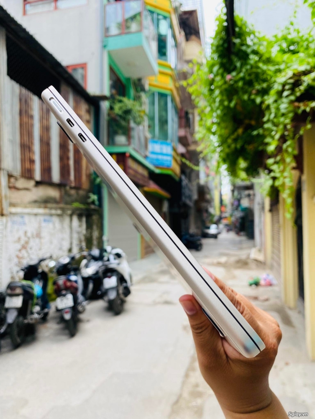 Macbook Air M2 chính hãng Việt Nam mẫu mới chíp khỏe hơn