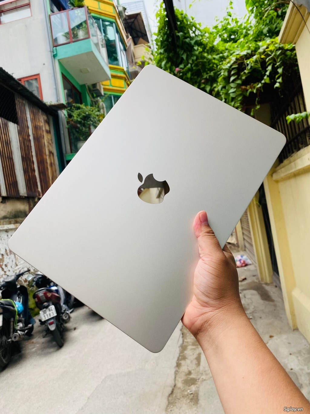 Macbook Air M2 chính hãng Việt Nam mẫu mới chíp khỏe hơn - 1