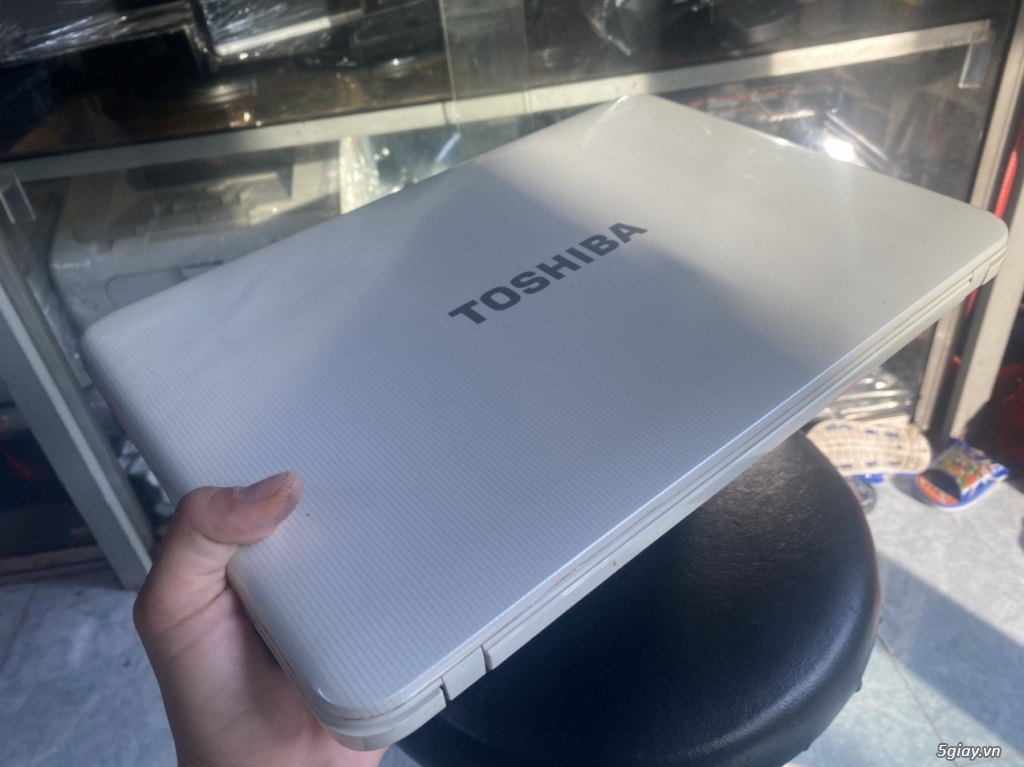 Bán Laptop toshiba L840  core i3 nguyên zin chưa bung máy