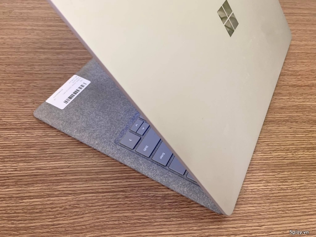 Xả hàng thu hồi vốn. Surface Laptop 2. Siêu đẹp. Giá không đâu rẻ bằng