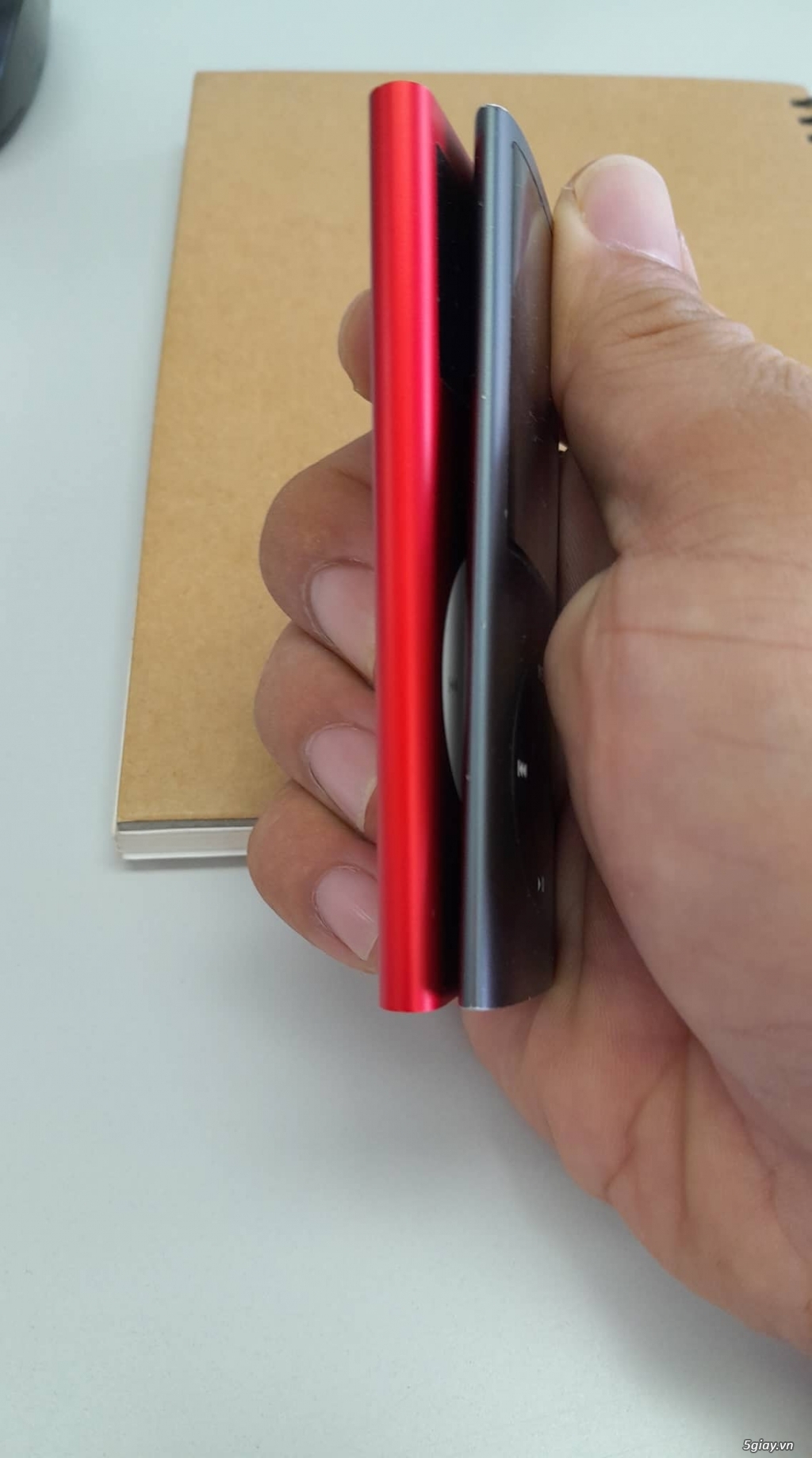 Ipod Red Product 4GB và Ipod Legion 16GB - Phải cắm sạc để sử dụng - 4