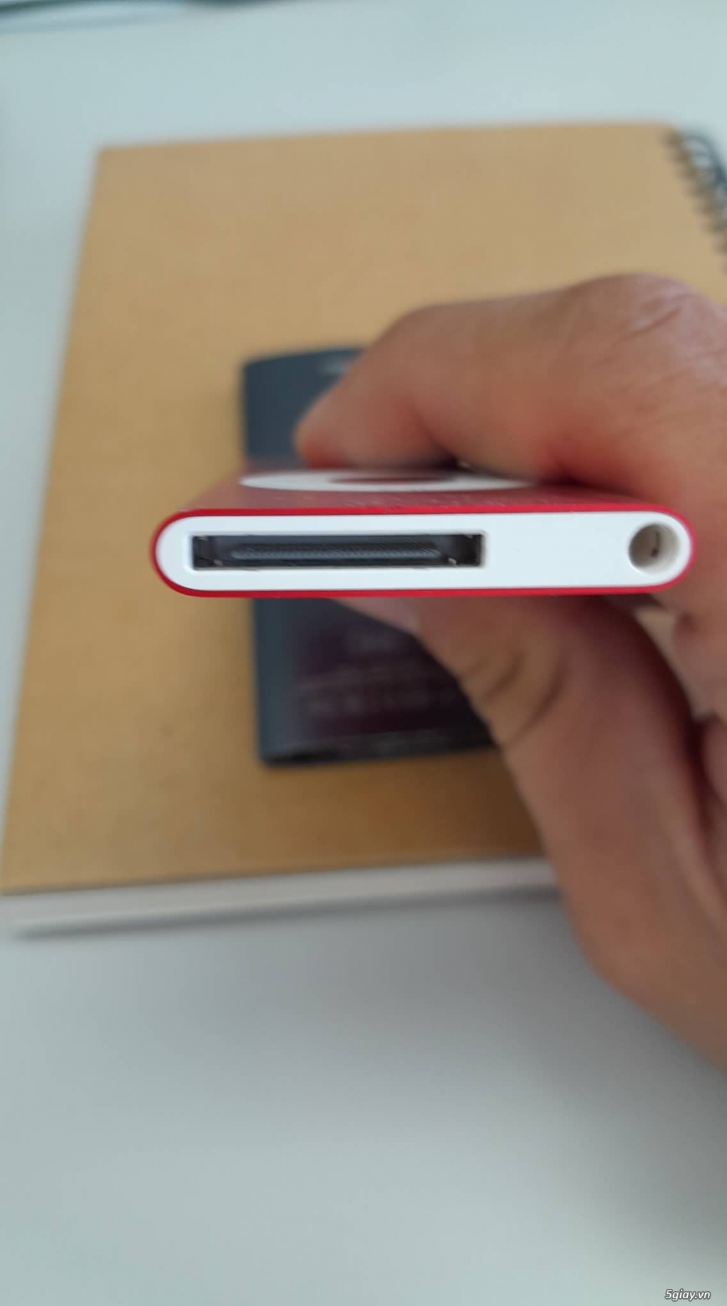 Ipod Red Product 4GB và Ipod Legion 16GB - Phải cắm sạc để sử dụng - 2