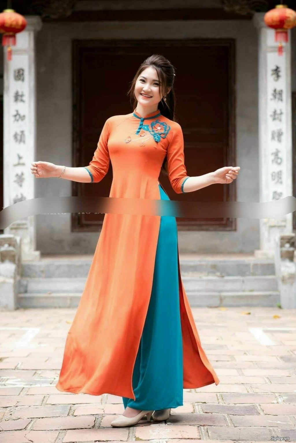 set áo dài lụa thêu hoa nổi - 3