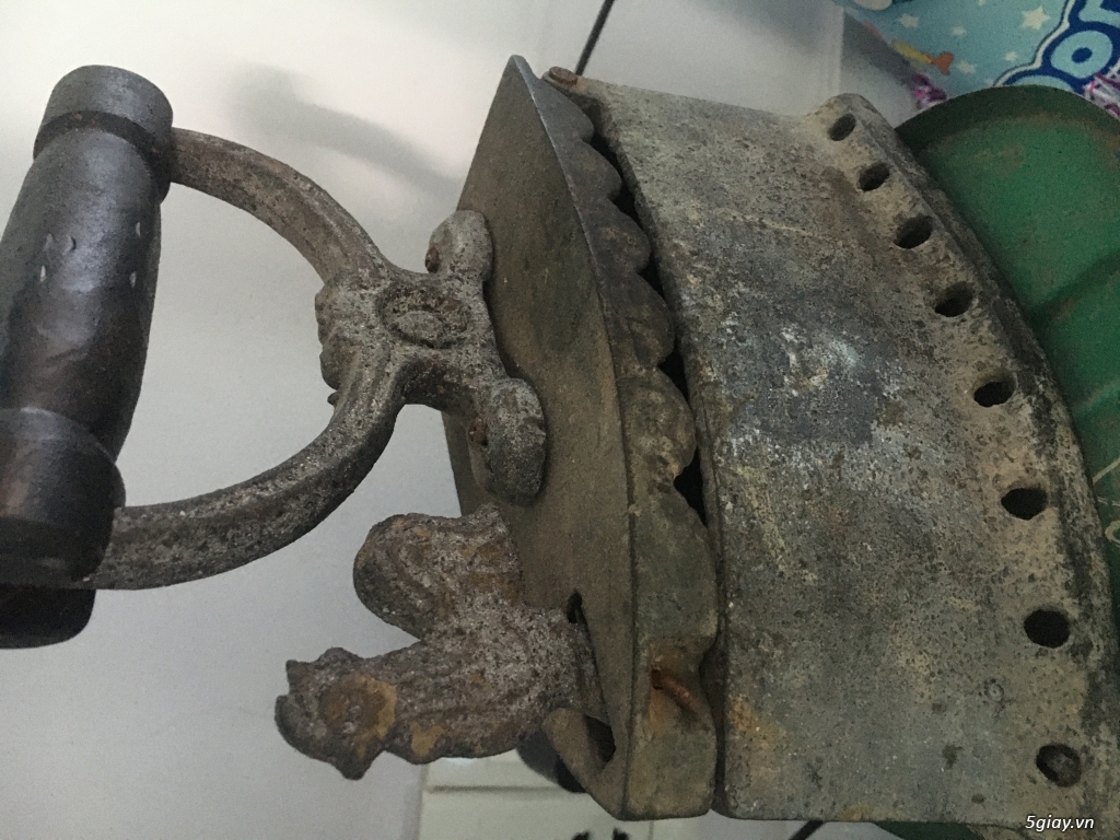 Bàn ủi con gà.