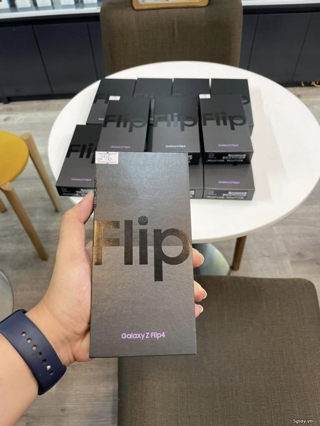 Bến Cát trả góp Samsung Z Flip 4 sale chỉ 14,990,000đ - 1