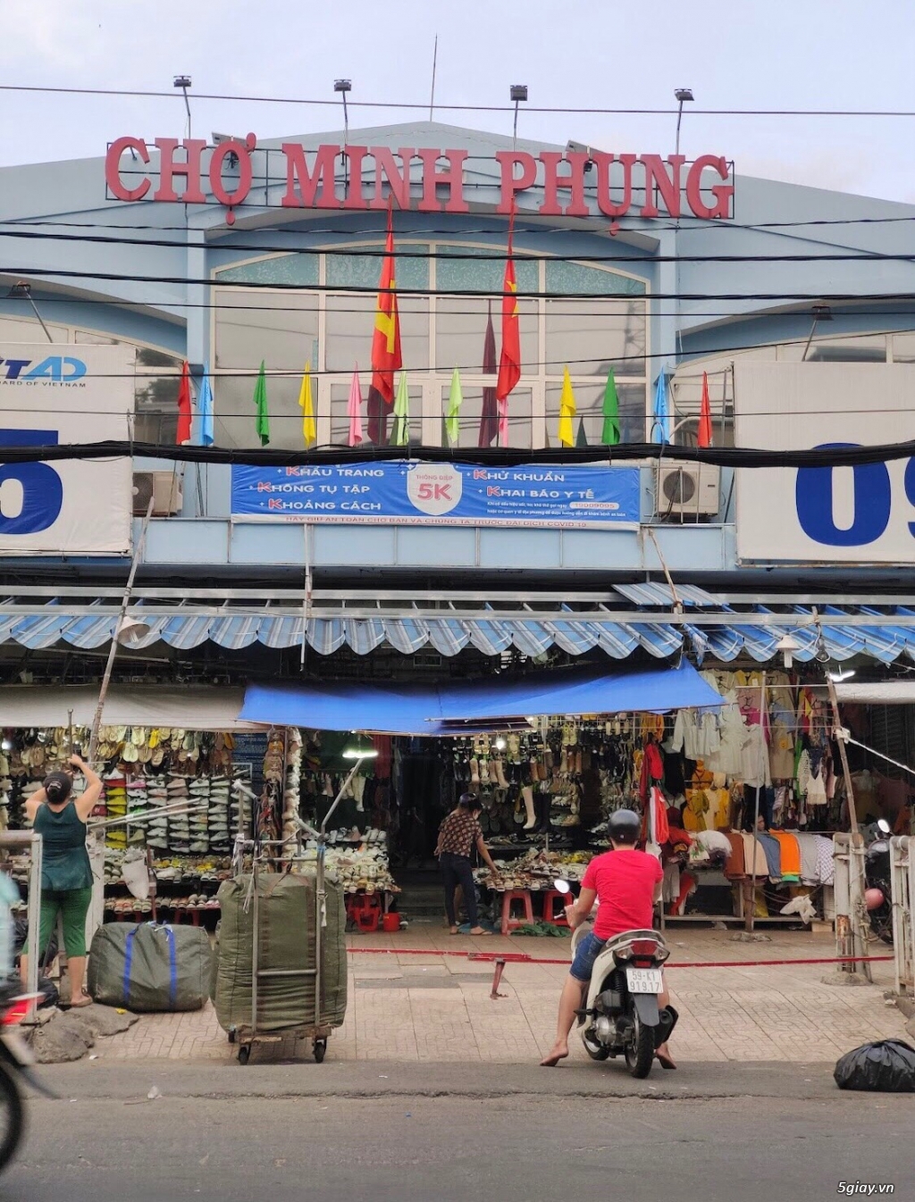 Cần sang Sạp chợ Minh Phụng bán đồ ăn uống
