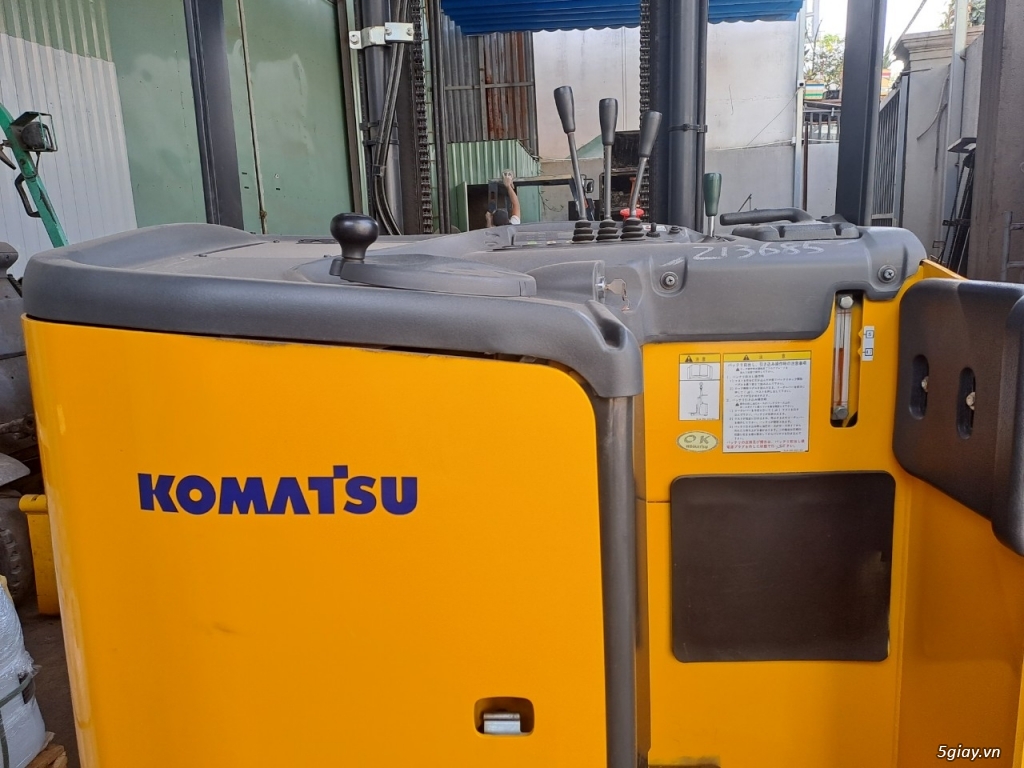 Xe nâng điện đứng Komatsu FB18RL-15 đời cao