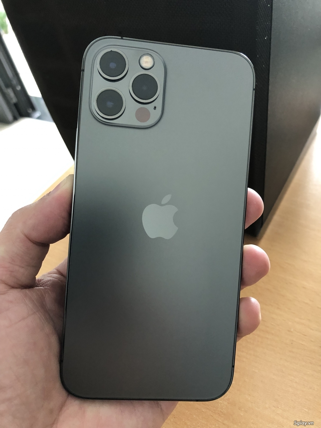 Cần bán iphone 12 PRO 256GB GRAPHITE hàng MỸ full zin 100%.