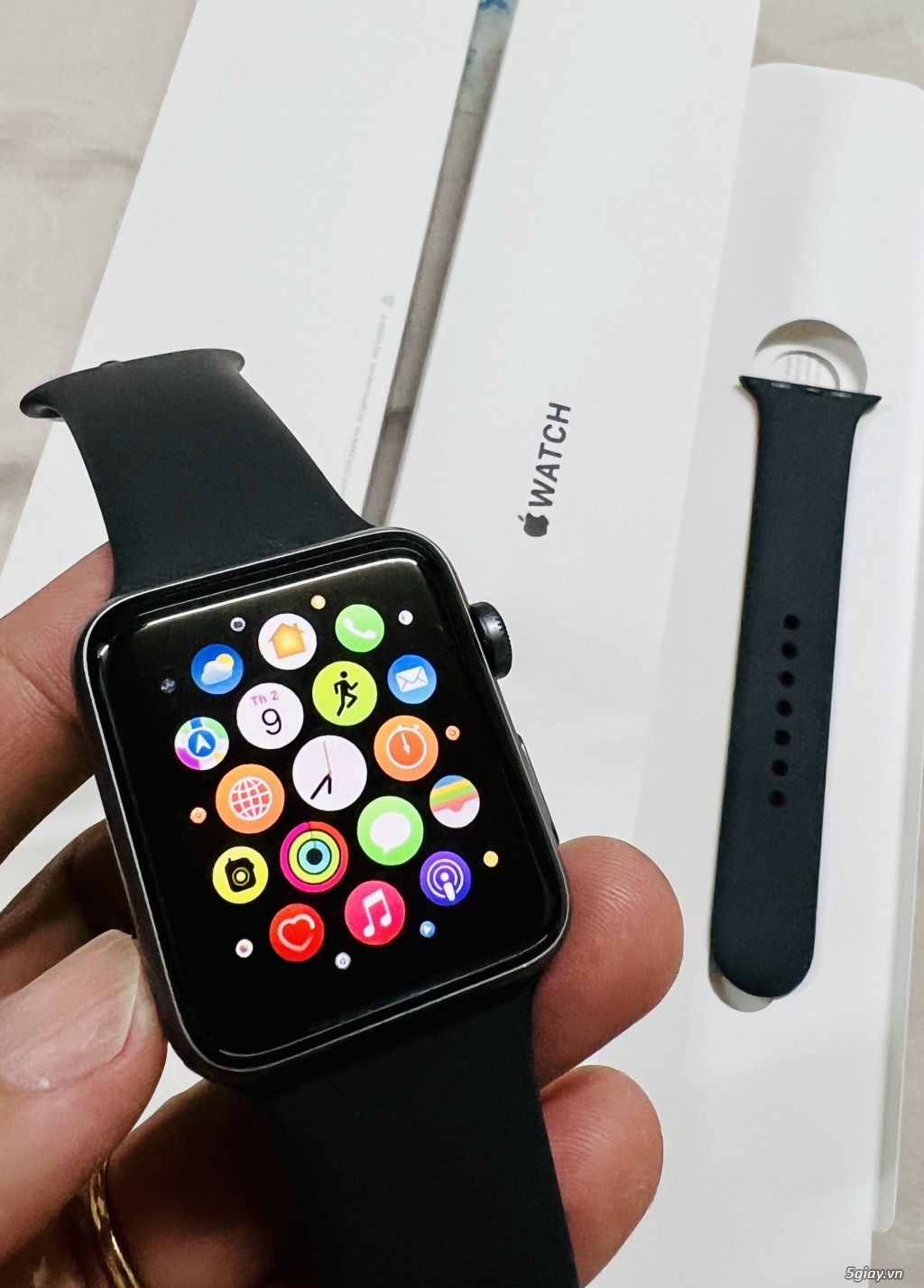 Cần bán Apple Watch sr3 42mm đen- giá hạt dẽ
