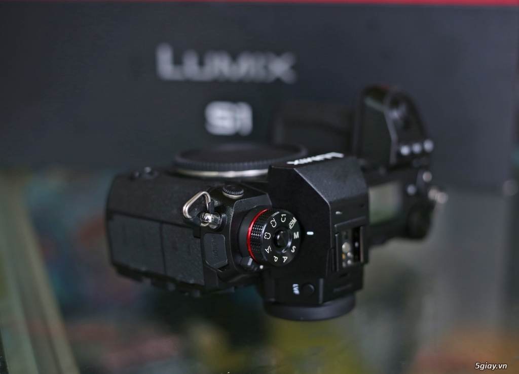 Cần bán máy anh Lumix S1 fulbox - 3
