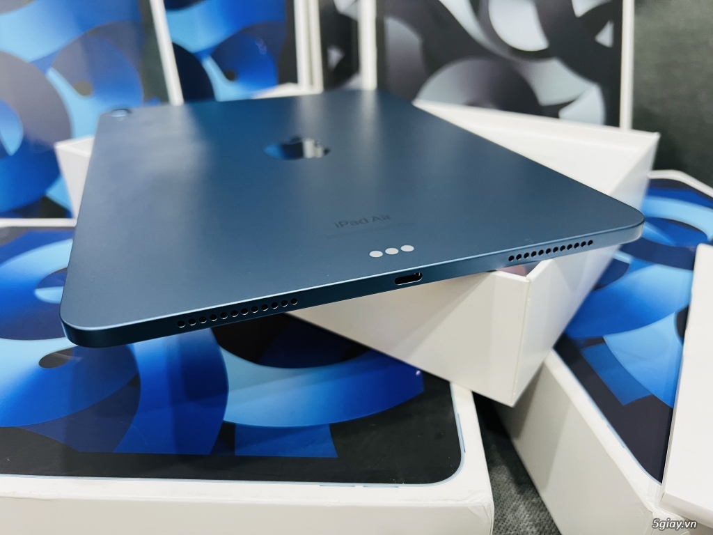 iPad Air 5 64GB Màu blue/gray Máy lướt Sạc 1-2 lần chưa sd.Bh dai 2023