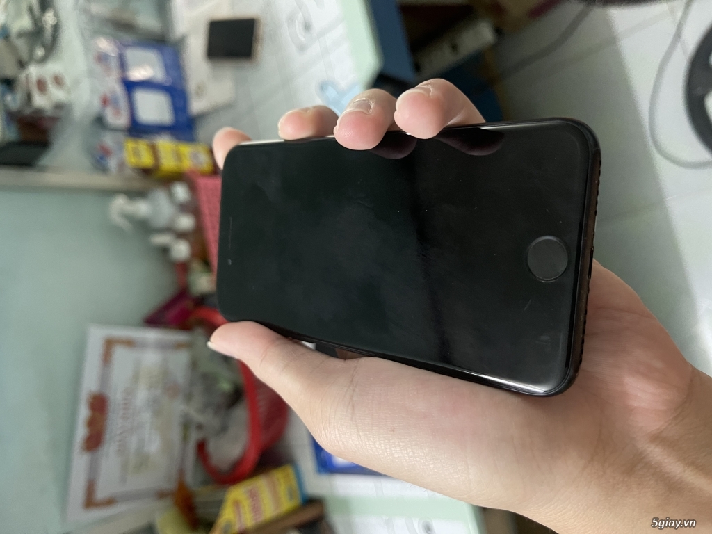 Cần bán iphone 7 lock 32gb nguyên zin. Đã thay pin