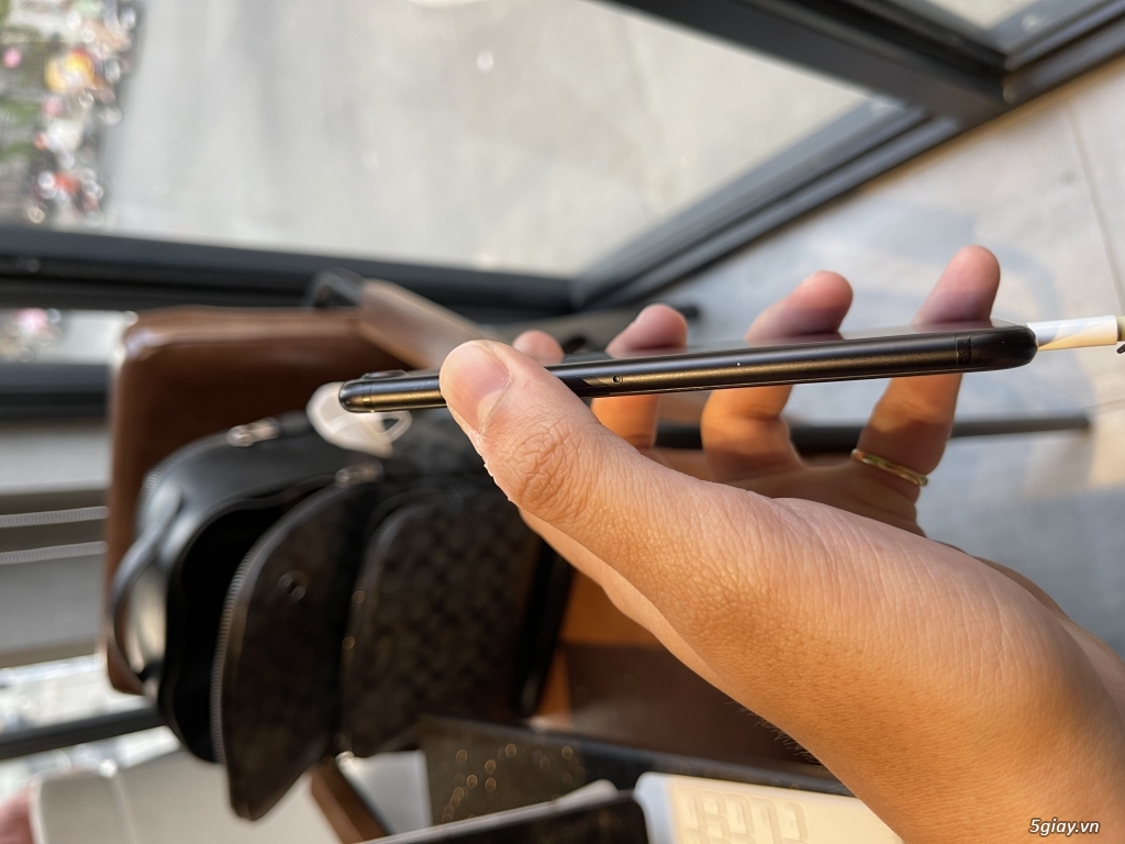 Cần bán iphone 7 lock nguyên zin. Đẹp 99%