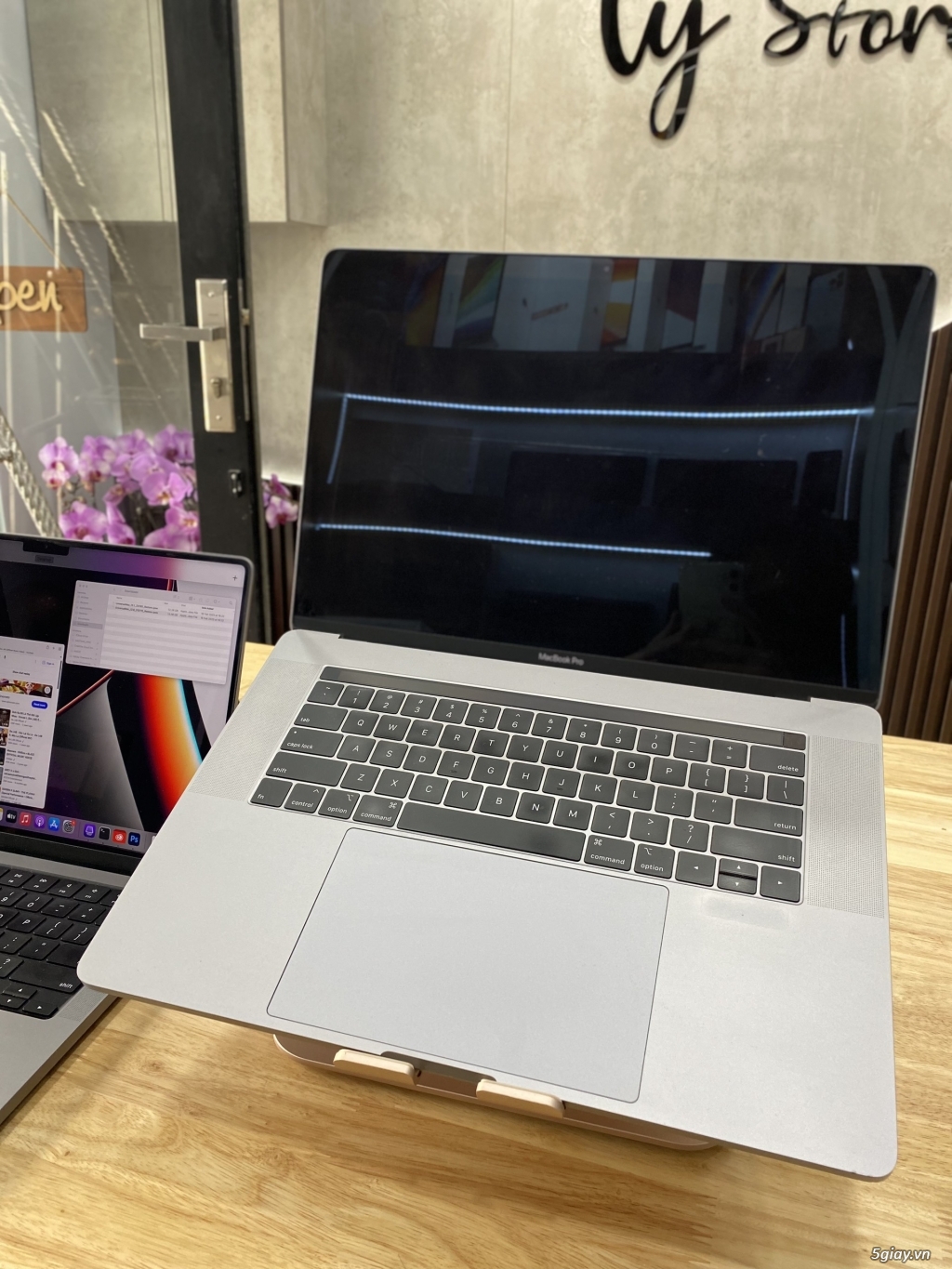 Cần bán macbook pro 15 2018 core i9