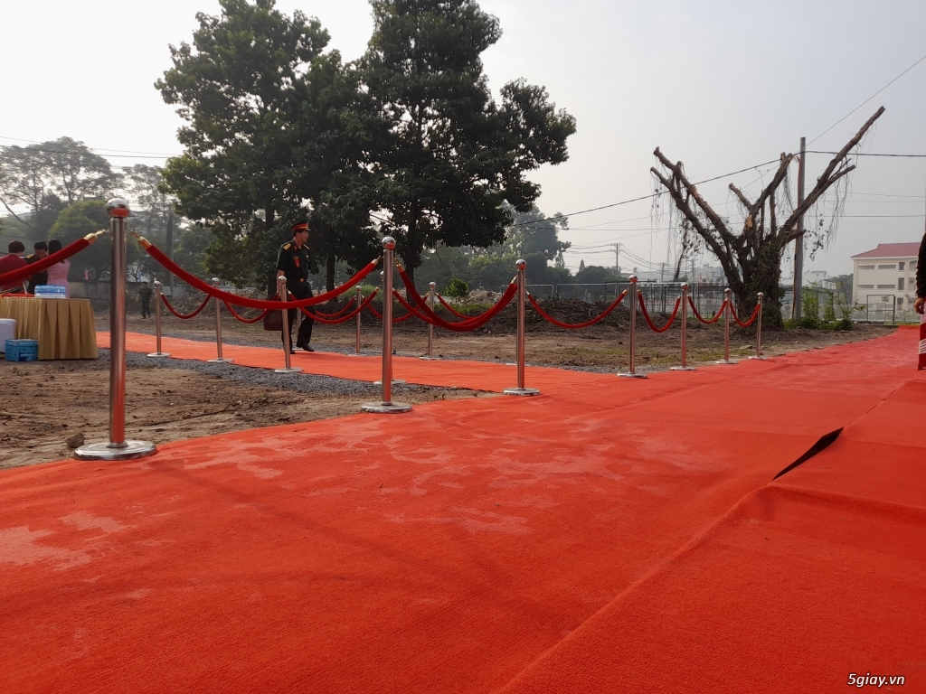 Dịch vụ cho thuê trụ barrier dây nhung sang trọng giá rẻ - 1