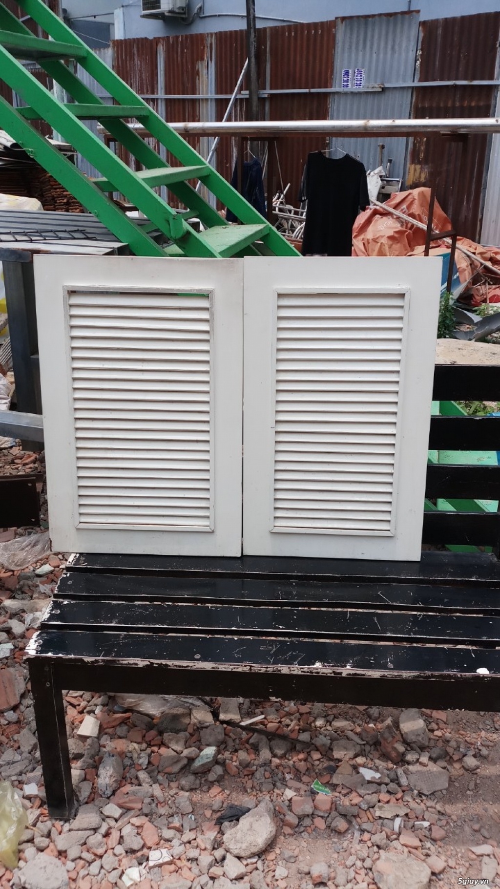 cửa gỗ và cửa sổ ván cần thanh lý - 2