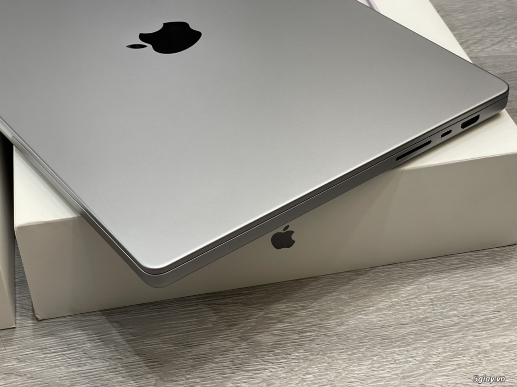 Macbook pro 16 inch M1 pro ( 2021 ) option+ 32G RAM / 512G new 99% ful - 3