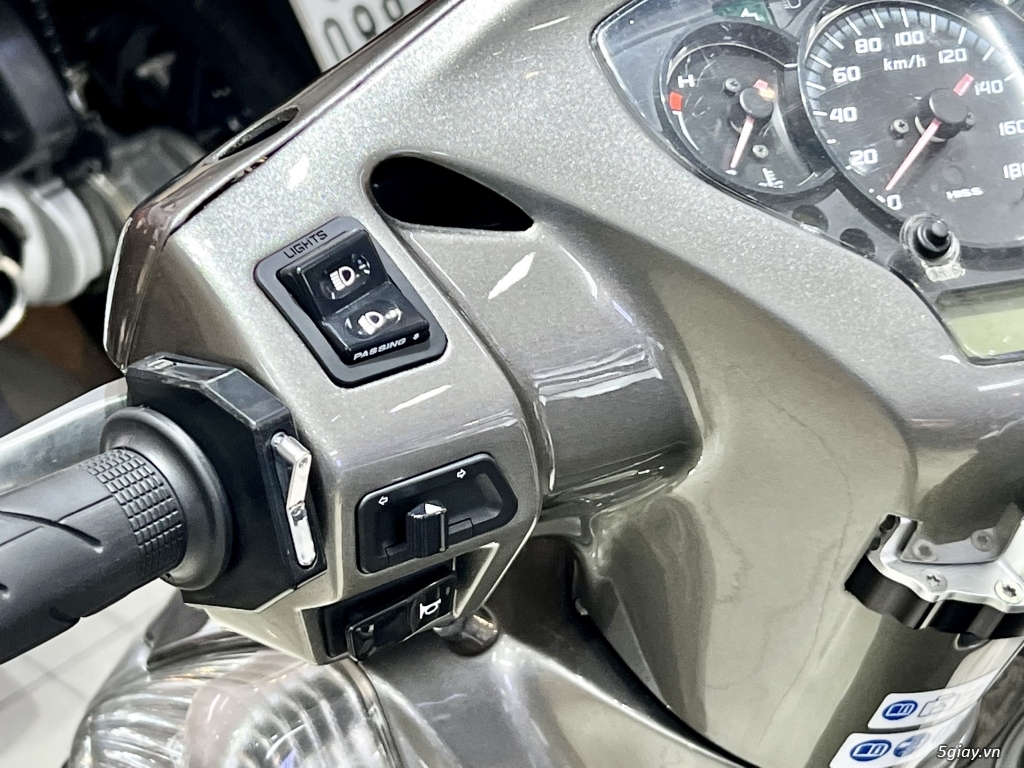 300i 208 ra đi cứu chủ - 1