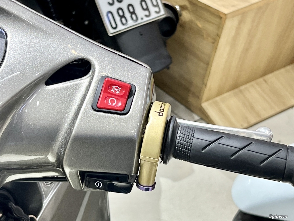 300i 208 ra đi cứu chủ