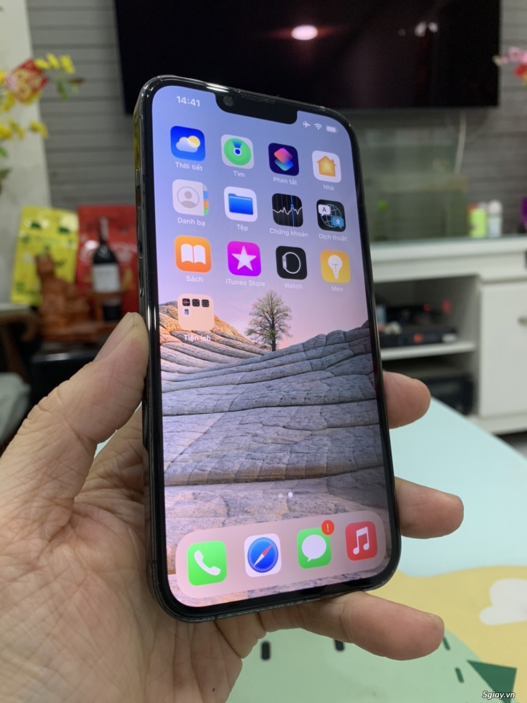 iPhone 13 Pro màn 6.1 256G đen, máy mã VNA, mới 99, Zin đẹp rẻ - 1